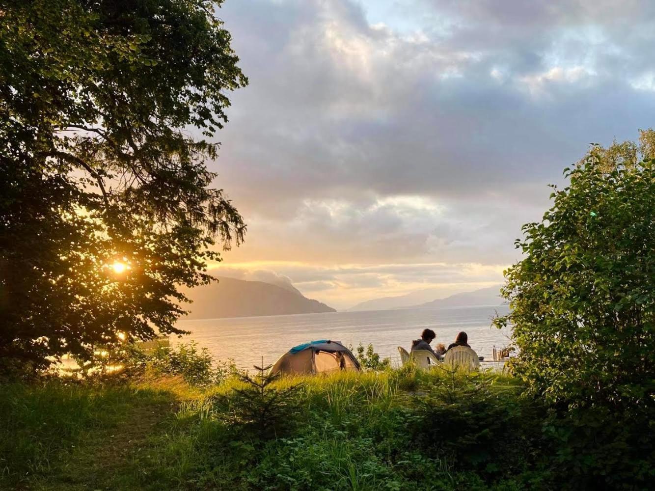 Hotel Nokling & Camping Hjelmeland Exterior foto